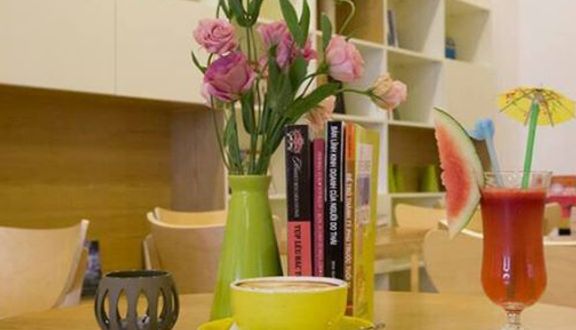 iBook Cafe - Lạc Long Quân