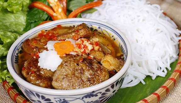 Cơm Tay Cầm Gà Cá Mặn