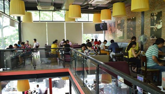 Helio Cafe - Nguyễn Văn Huyên