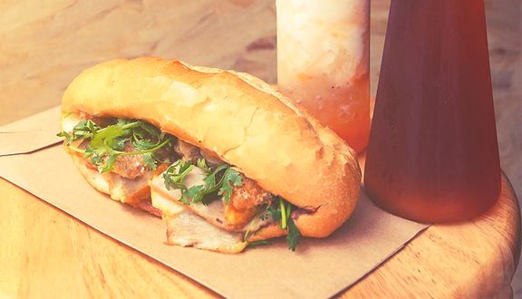 Combo  1 bánh Special + 1 trà đào sả