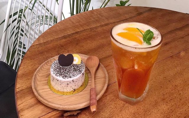 I Am Daisy - Coffee & Cake