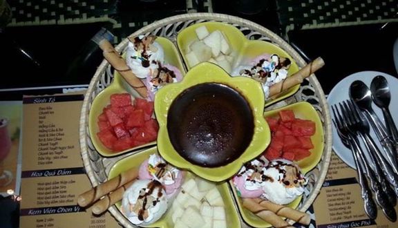 Góc Phố Cafe - Thụy Khuê