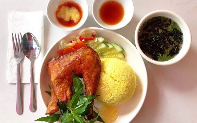 Gà hấp nguyên con