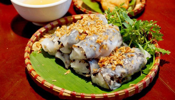 Bánh cuốn   Nhân Thịt kèm Chả và Trứng