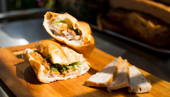 Bánh Mỳ Truyền Thống Thập Cẩm Lớn