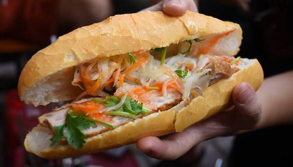 Bánh Mì Lạp Sườn Xúc Xích