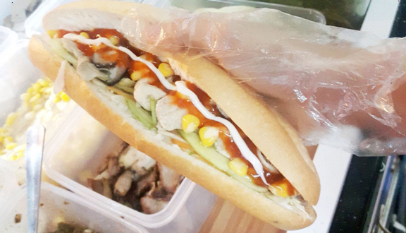 Combo Bánh Mì Thập Cẩm Đặc Biệt + Trà Thái