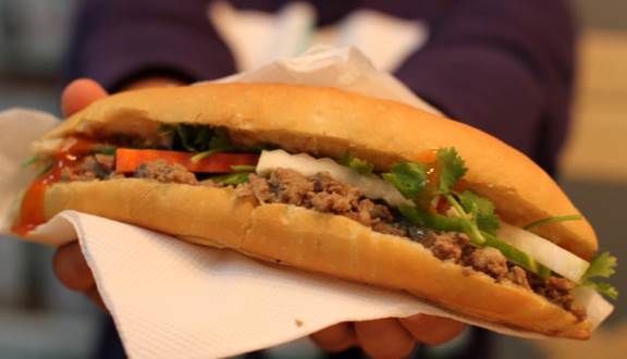 Bánh mì trứng pate