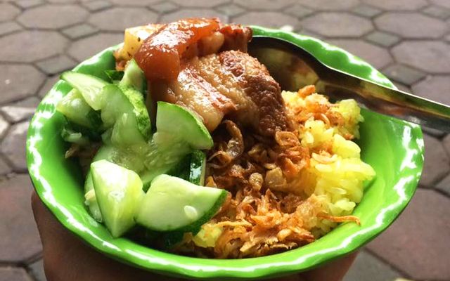 Xôi chả cua lạp xưởng