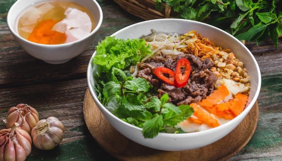Bún trộn xúc xích