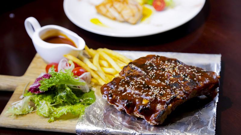 Xúc Xích Vườn Bia Cỡ Lớn 300gr Cùng Sa Lát, Đồ Muối