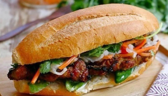 Bánh Mì Pate Xúc Xích