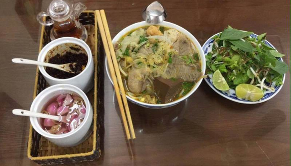 Bún Bò Huế Đầy Đủ + Trà Đá Huế
