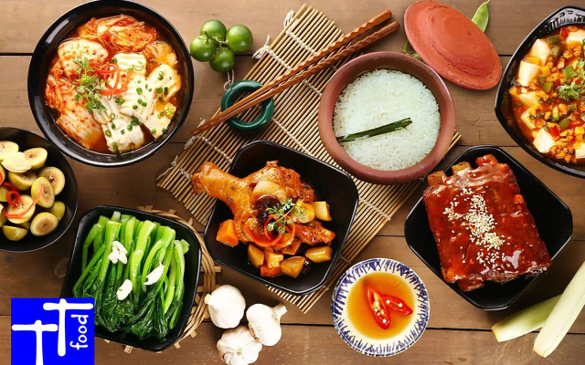 Cơm  Niêu Gà Xào Sả Ớt
