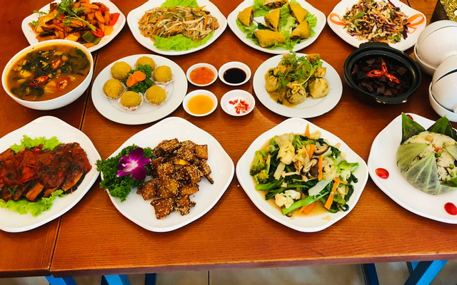 Cơm Chay Hoa Sen - Đội Cấn