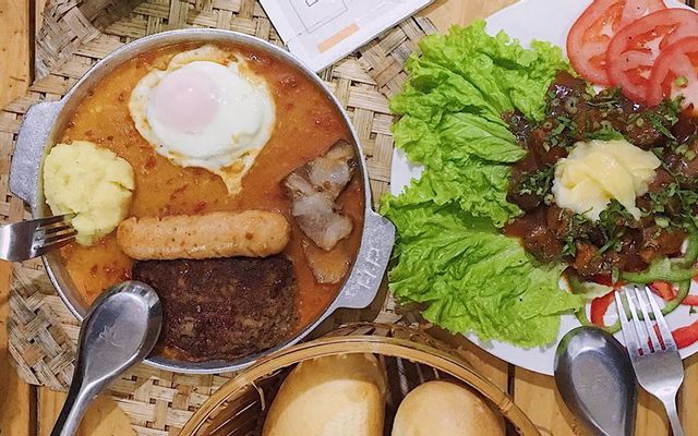 Cô Vinh Quán - Bánh Mì Chảo