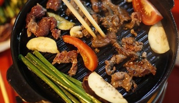 Cô Nguyệt - Lẩu Nướng Tự Chọn