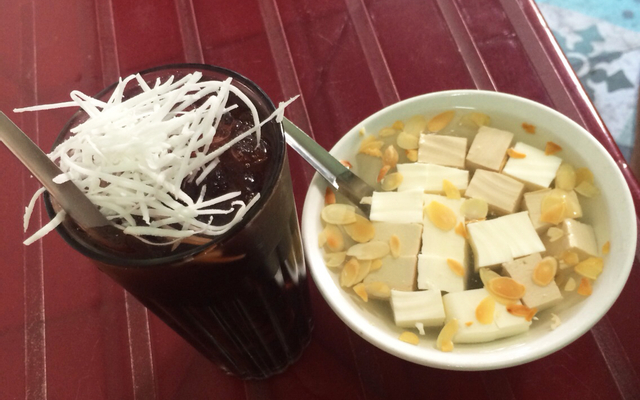 Chè Khúc Bạch & Bánh Gối