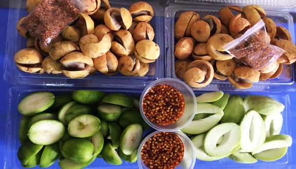 mix cóc, xoài , mận kèm chấm và muối