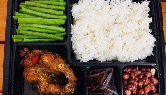 10 chiếc chân gà hấp sả