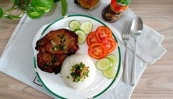 Cơm Tấm Sườn Nướng Tặng Trà