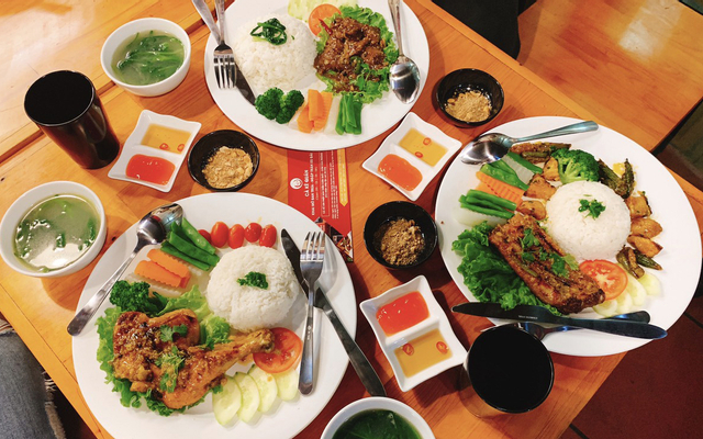 Cơm Gà Nướng Ngũ Vị