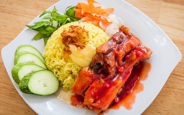 Cơm gà gỏi