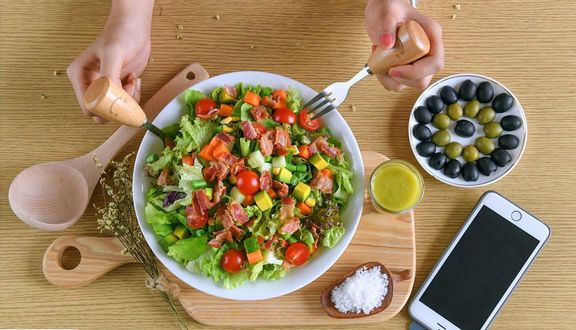Salad xá xíu