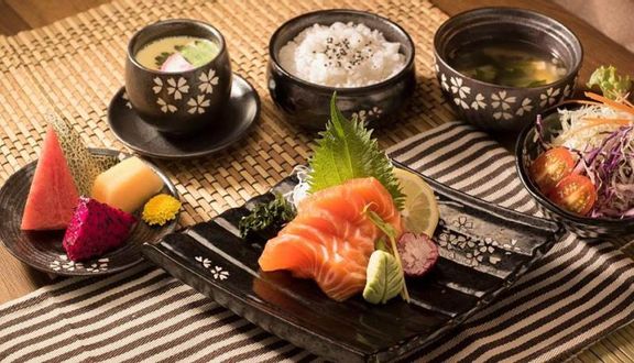 Cơm Bò Xào Hành Tây Trứng Ốp