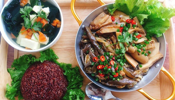Cơm ức gà xào nấm