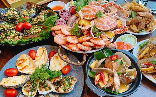 Bay Seafood Buffet - Hồ Gươm