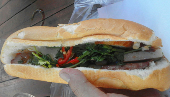 Bánh Mì Việt & Nước Ép Hoa Quả