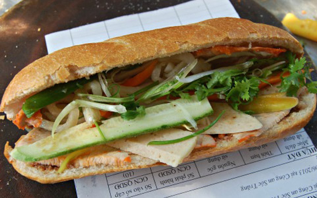Bánh Mì Pate Trứng