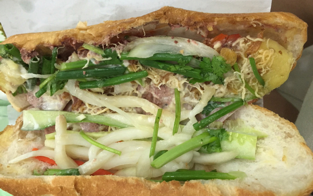 Bánh Mì Pate - Tôn Thất Tùng