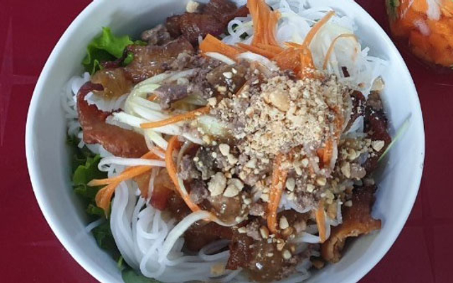 Bún Thịt Nướng Cô Năm