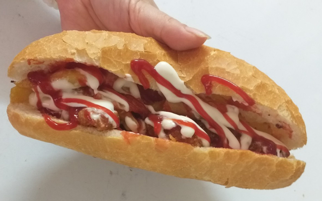 Bánh Mì Nem Khoai