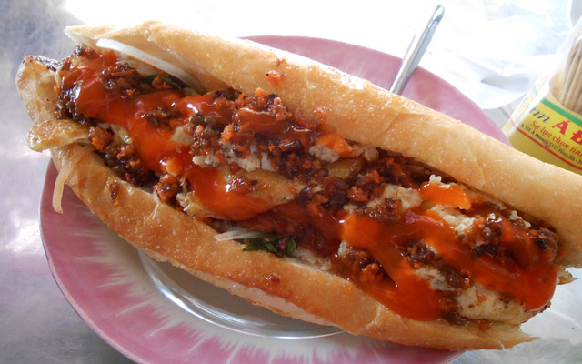 Bánh Mì Pate Lãn Ông