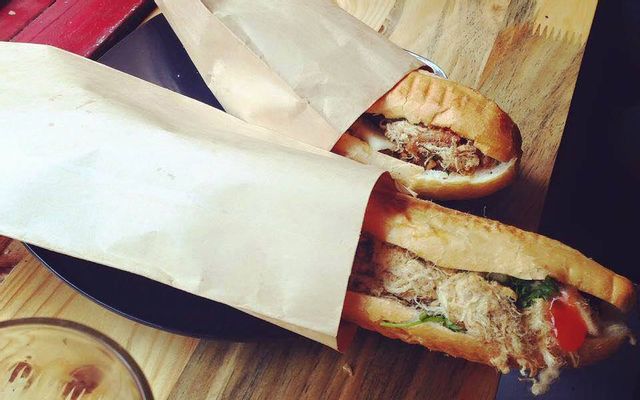 Bánh Mì Trứng Thịt