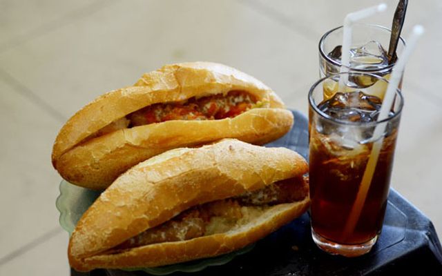 Bánh mì pate trứng nhiều nhân