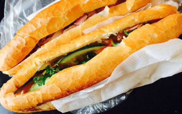 Bánh Mì Pate Trứng