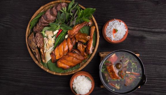 COMBO ÂU (Sò Điệp Đút Lò, Ức Ngỗng Xông Khói, Bánh Mì Tỏi, Xúc Xích Đức, Salad)