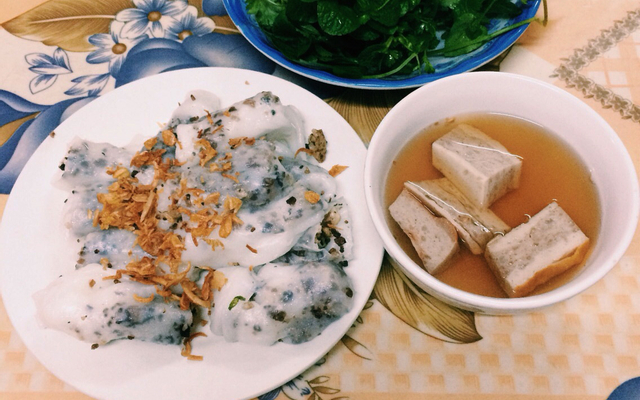 Bánh Cuốn & Gà Tần - Quan Nhân