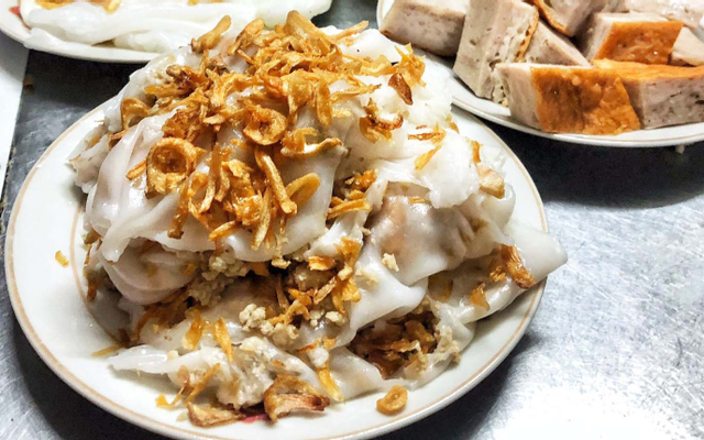 Bánh cuốn + 4 miếng chả quế