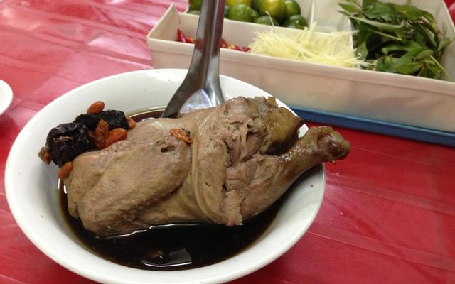 Bà Nga - Gà Ác & Chim Câu Tần