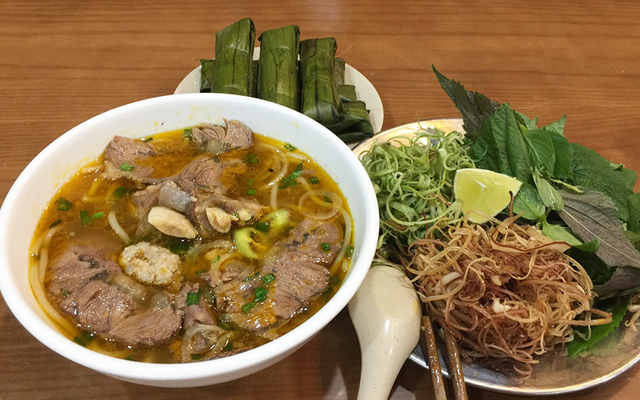 Bún bò giò gân