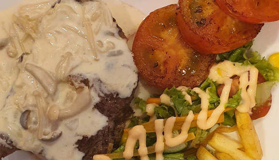 Zeus - Beefsteak & Mì Ý