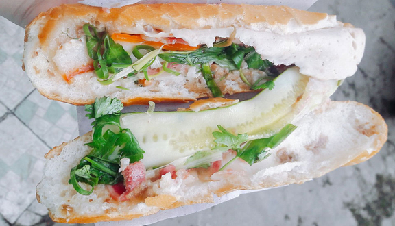 BÁNH MÌ CHẢ MUỐI TIÊU (ĐẶC SẢN HÀ NỘI)