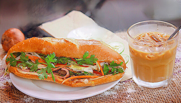 Bánh Mì Bò Phô Mai + 2 Bánh Mì Que + Americano