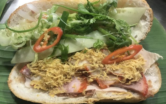 Xôi & Bánh Mì Cột Điện