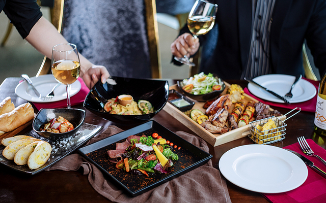 Xoay Dining Lounge